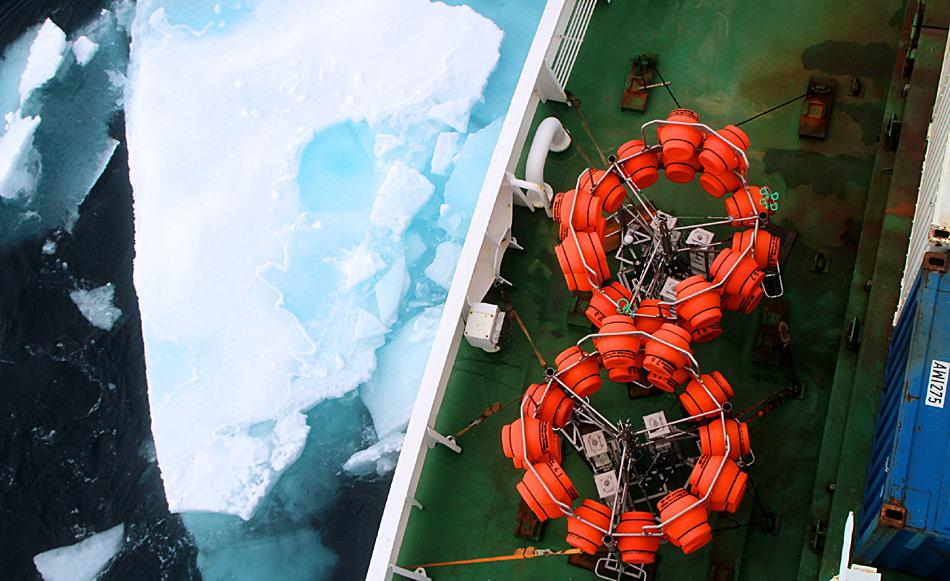 Zwei Tiefsee-Lander, die am HAUSGARTEN-Langzeitobservatorium eingesetzt werden sollen, warten an Bord Polarsterns auf ihren Einsatz. Foto: AWI, Sebastian Menze